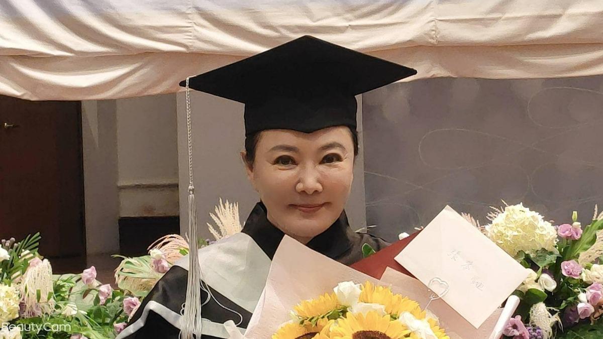 狂！72歲八點檔女星攻下碩士　「邊拍戲邊讀書5年」高分過關