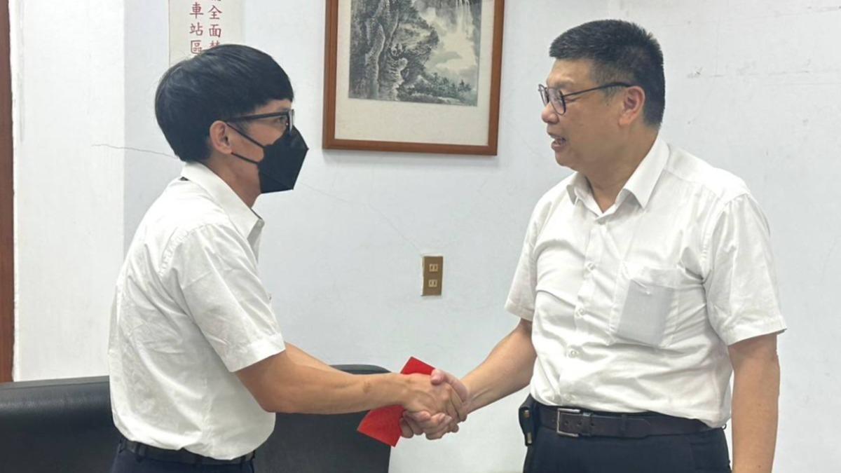 乘客無票硬闖「剪票員遭暴力掐脖」 台鐵董座贈紅包壓驚