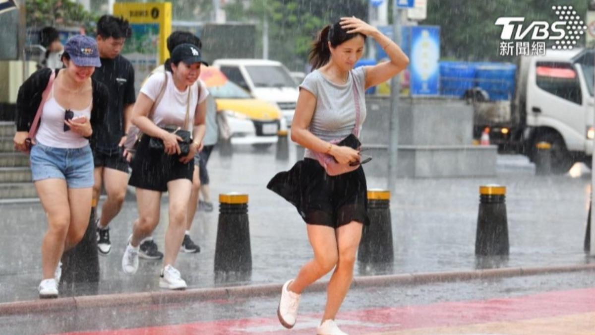 天氣／國家警報響！12縣市「豪、大雨特報」　防劇烈降雨、雷擊