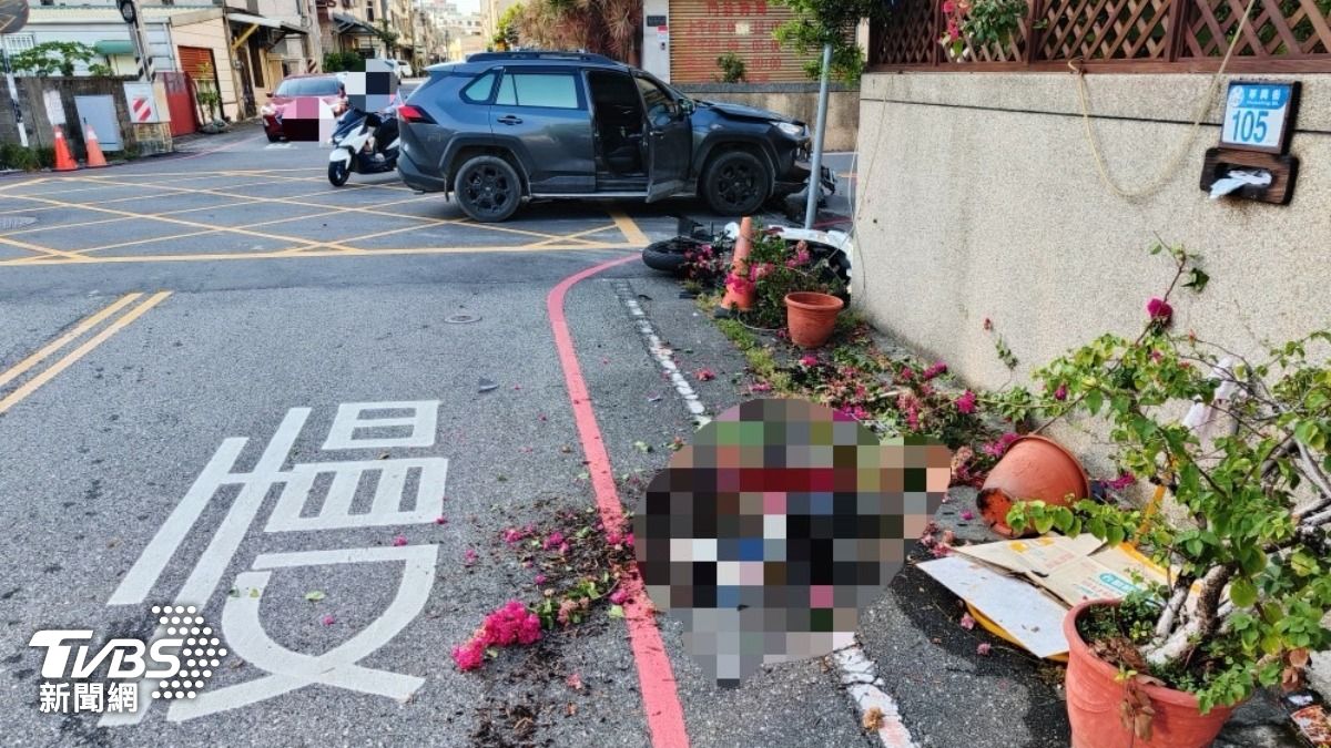 猛撞小客車!21歲士兵噴飛「再撞花盆」 多處骨折命危搶救中