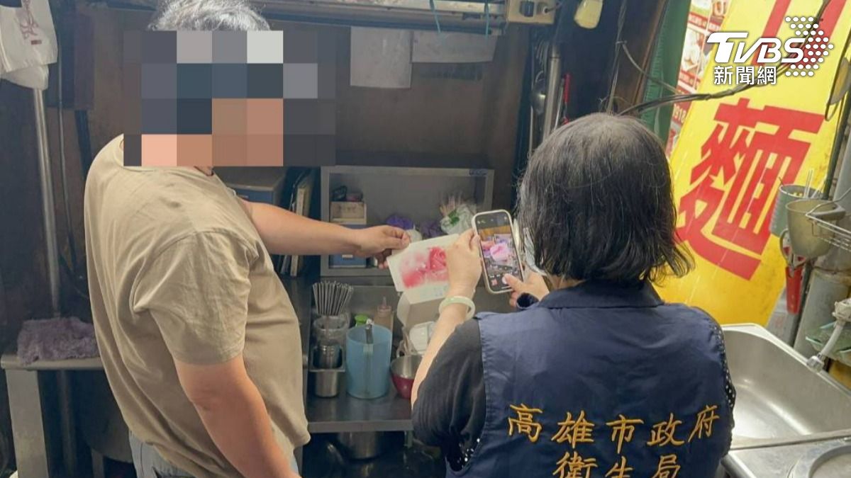 高市衛生局人員獲報到場稽查。(圖/TVBS)