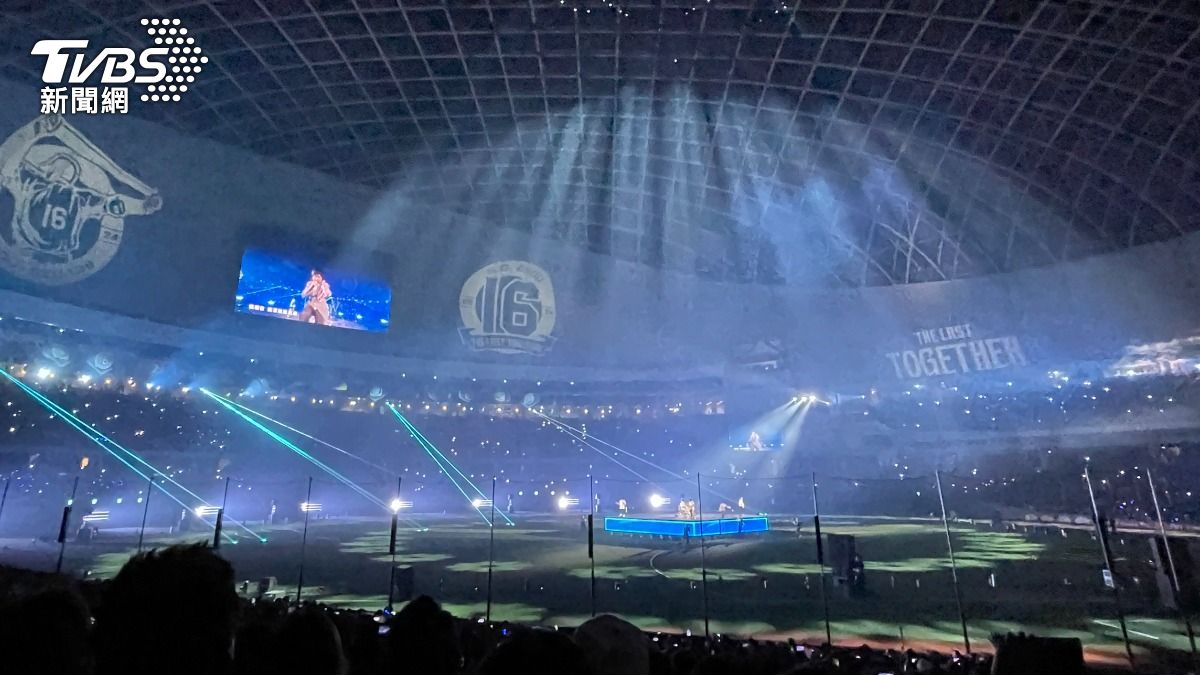 五月天今晚在大巨蛋開唱，用心程度讓球迷、五迷驚喜不已。（圖／讀者提供）