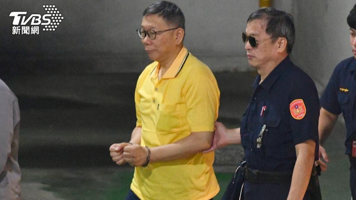 康芮颱風走了 柯文哲延押庭今開庭...雙手上銬下囚車