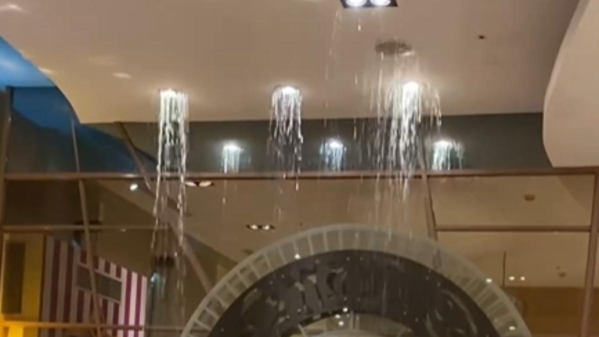 大雨炸高雄!酒店狂漏雨瀑 buffet慘成「流水席」