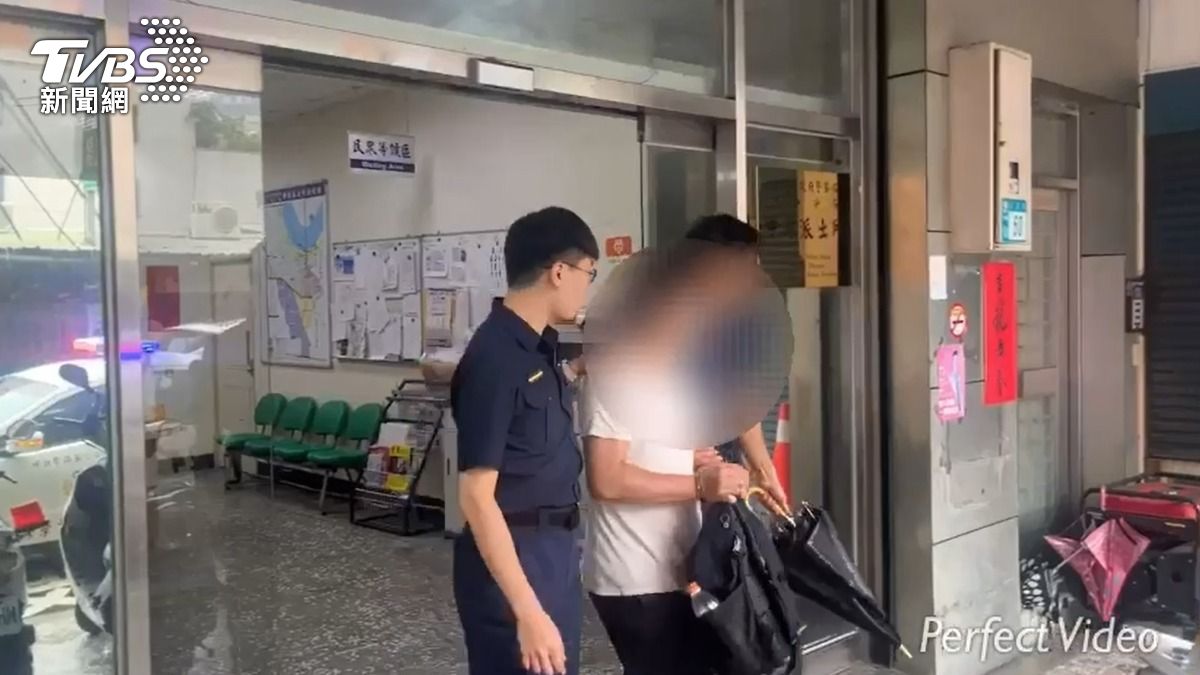 警方埋伏逮捕林姓車手。(圖/TVBS)