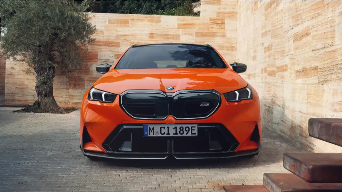 M5 Touring的M Performance Parts車頭導流建立類似高車鼻方程式賽車的空力設計。(圖/BMW提供)