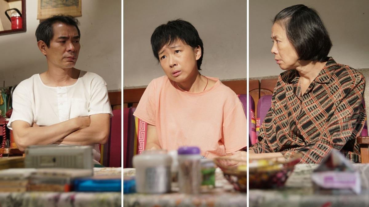 《在光裏的人》謝其文(左起)、杜蕾、柯淑勤是家庭個案之一。(圖/大愛提供)