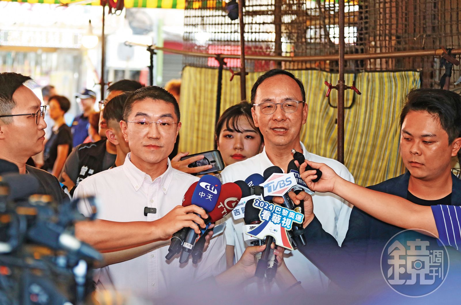 國民黨主席朱立倫日前親赴基隆力挺謝國樑，下令黨務系統全力反制罷樑案。（圖／鏡週刊）