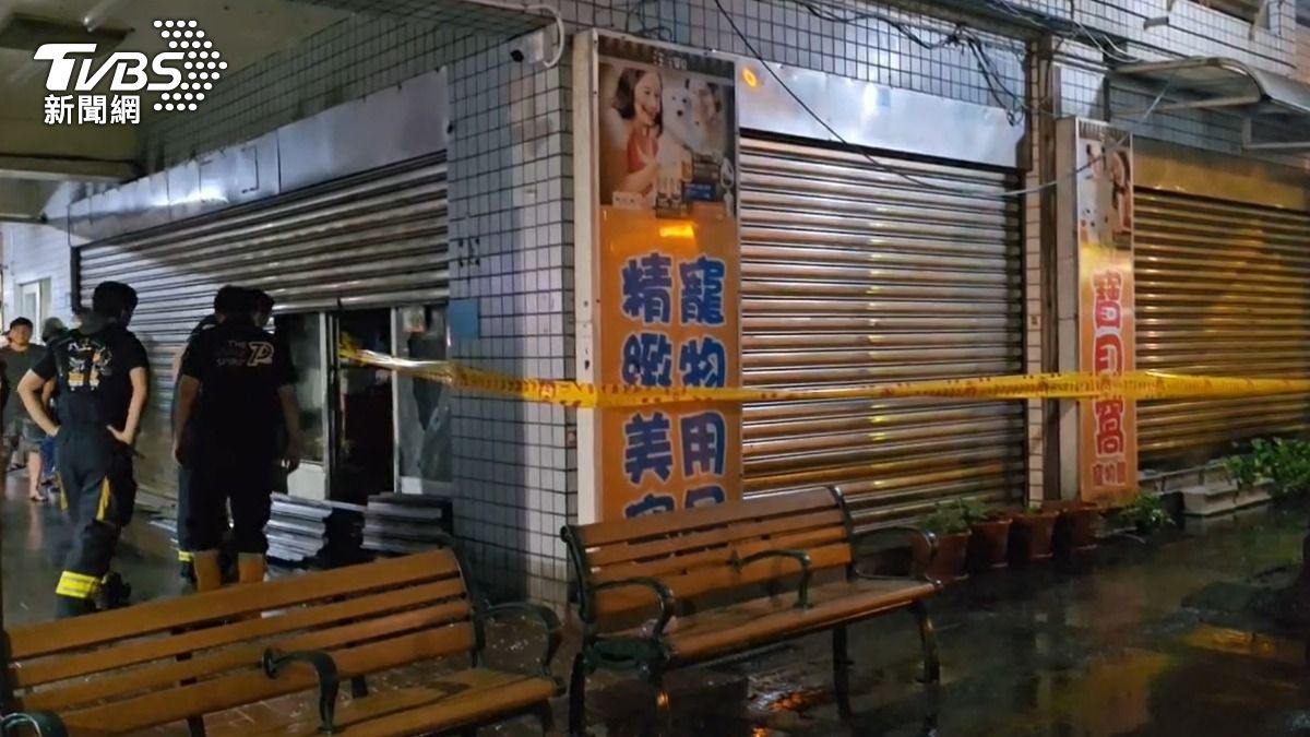 汐止寵物店暗夜發生火警。(圖/TVBS)