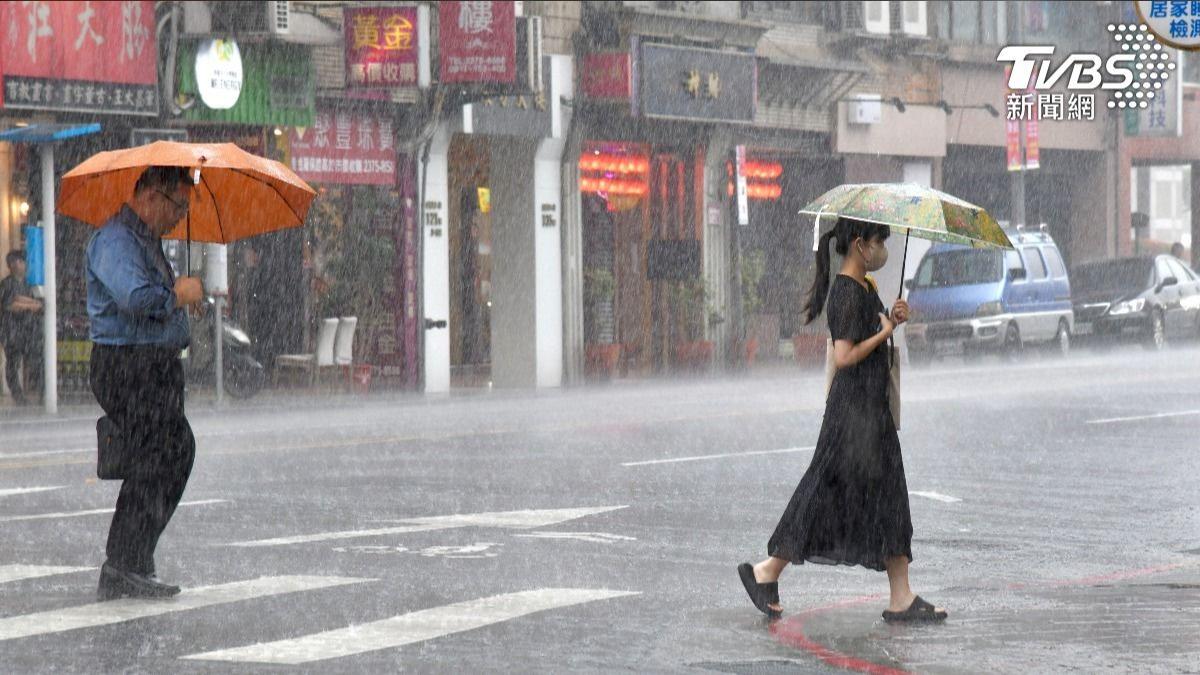 豪大雨炸全台!影響出勤「薪資怎麼算」 勞動部曝5種情境