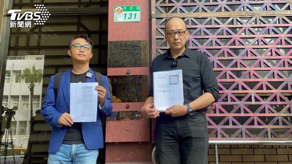 前國民黨文傳會副主委練鴻慶與媒體人毛嘉慶。(圖/潘千詩攝)