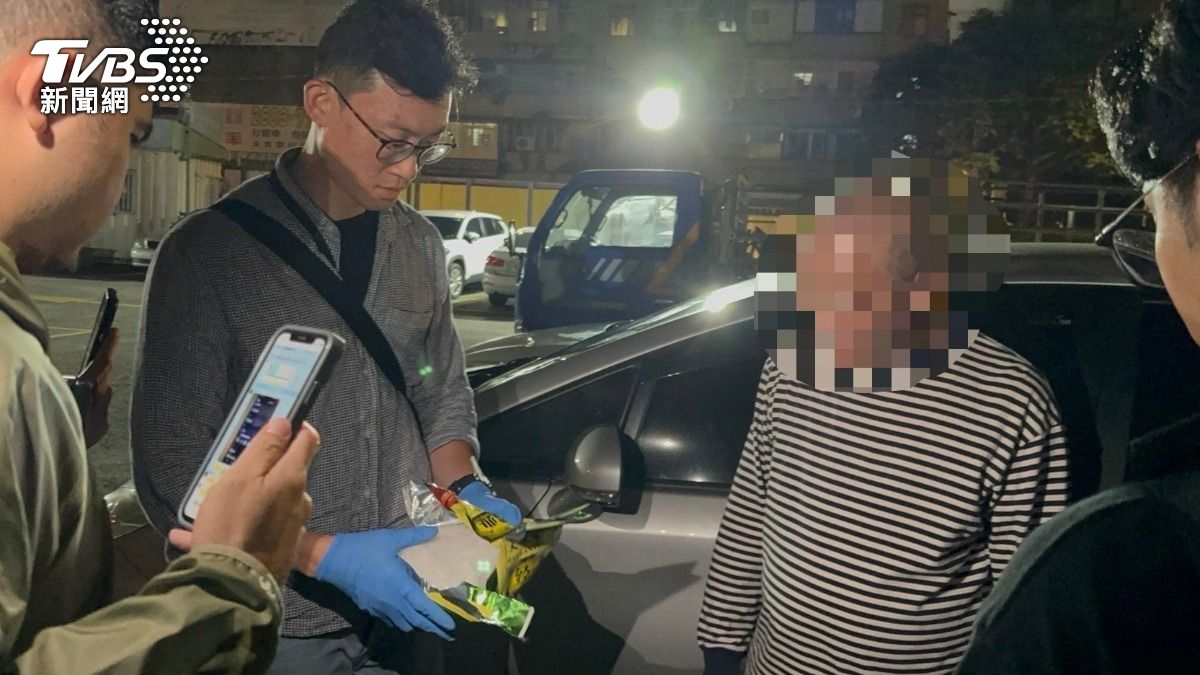 警方逮捕毒品走私集團成員。(圖/TVBS)