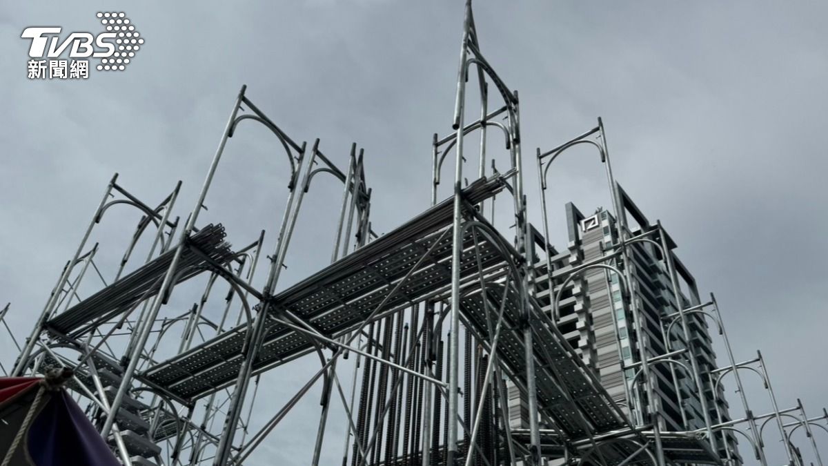 台中工地意外!52歲男疑踩空「3樓高急墜」 一度無心跳送加護