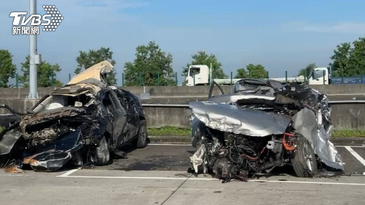中山高車禍「人拋飛、車扭成鐵球」3死 目擊駕駛:2車在追逐