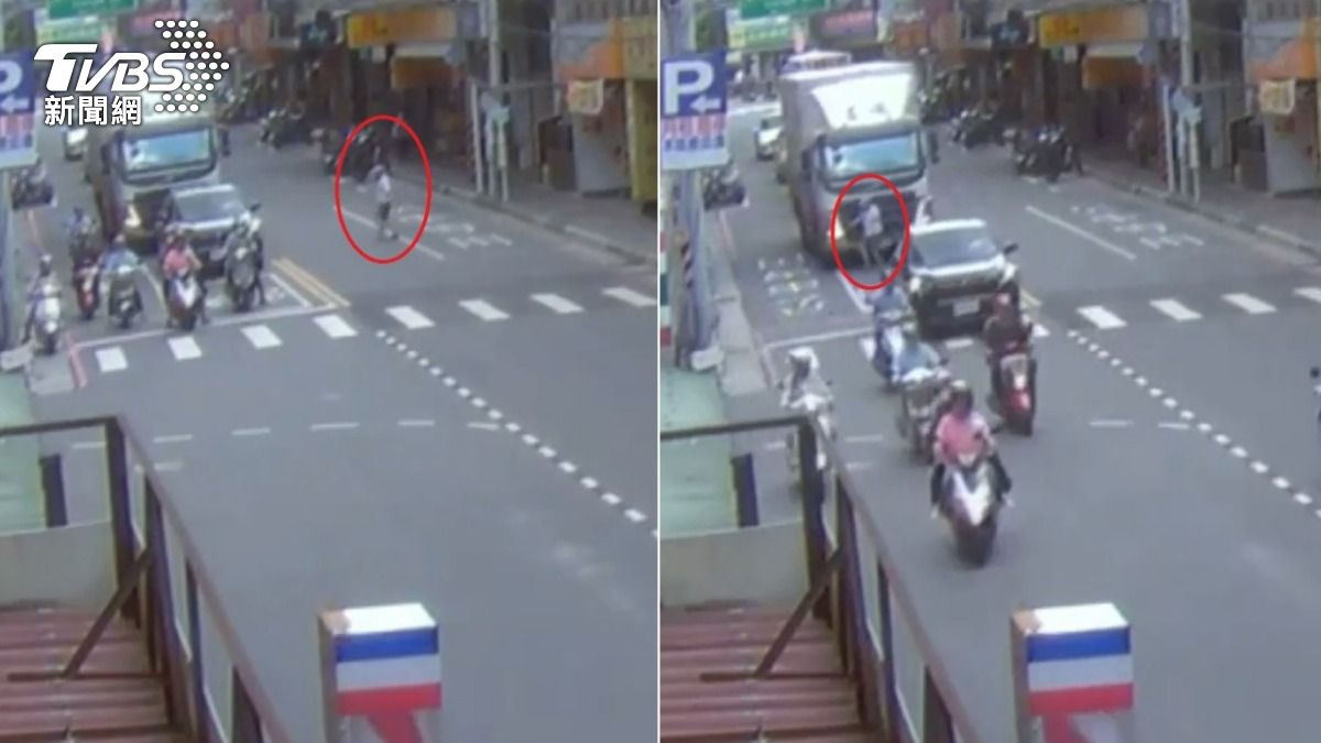 老翁違規穿越馬路遭大貨車撞上,過程全被監視器拍下。(圖/TVBS)