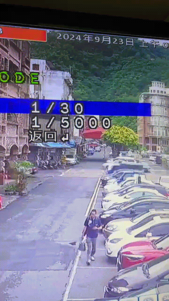 陳翁被撞上後倒臥在車輛引擎蓋上。(圖/TVBS)