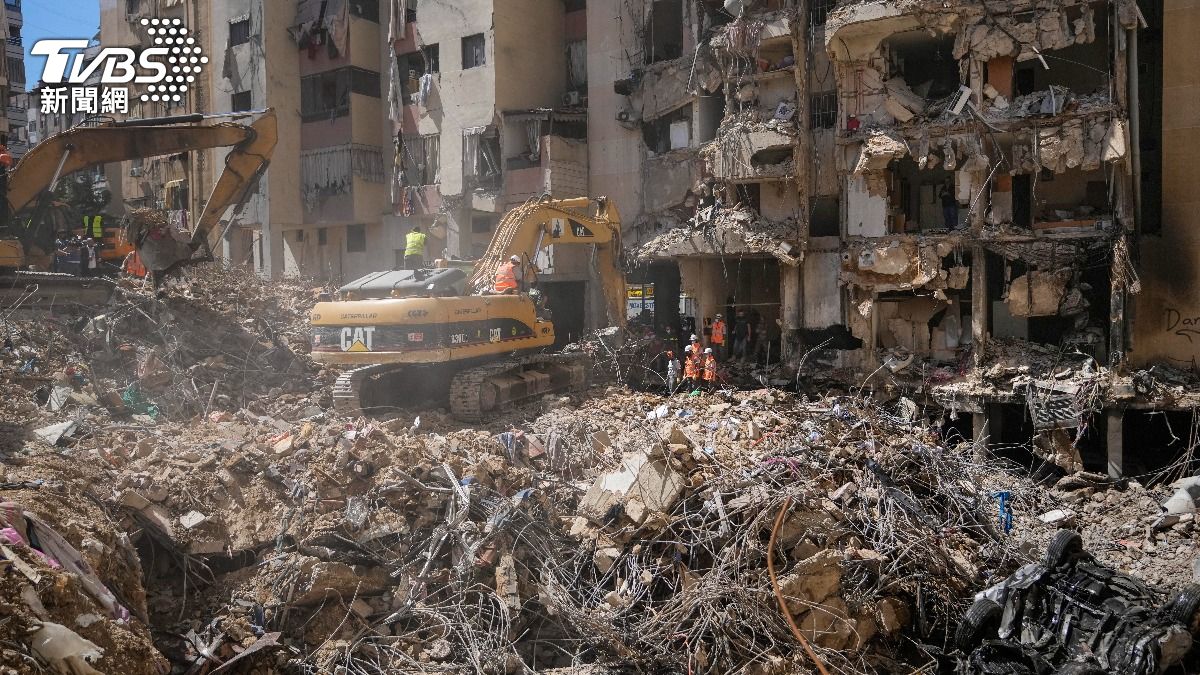 以色列發動大規模空襲轟炸,造成黎巴嫩南部至少492人死亡,包含35名位成年兒童。(圖/達志影像美聯社)