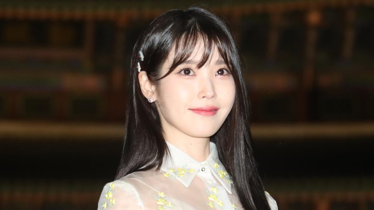 IU開唱弄壞草皮賠償了?公司急說明! 事前1提醒簡訊再添美談