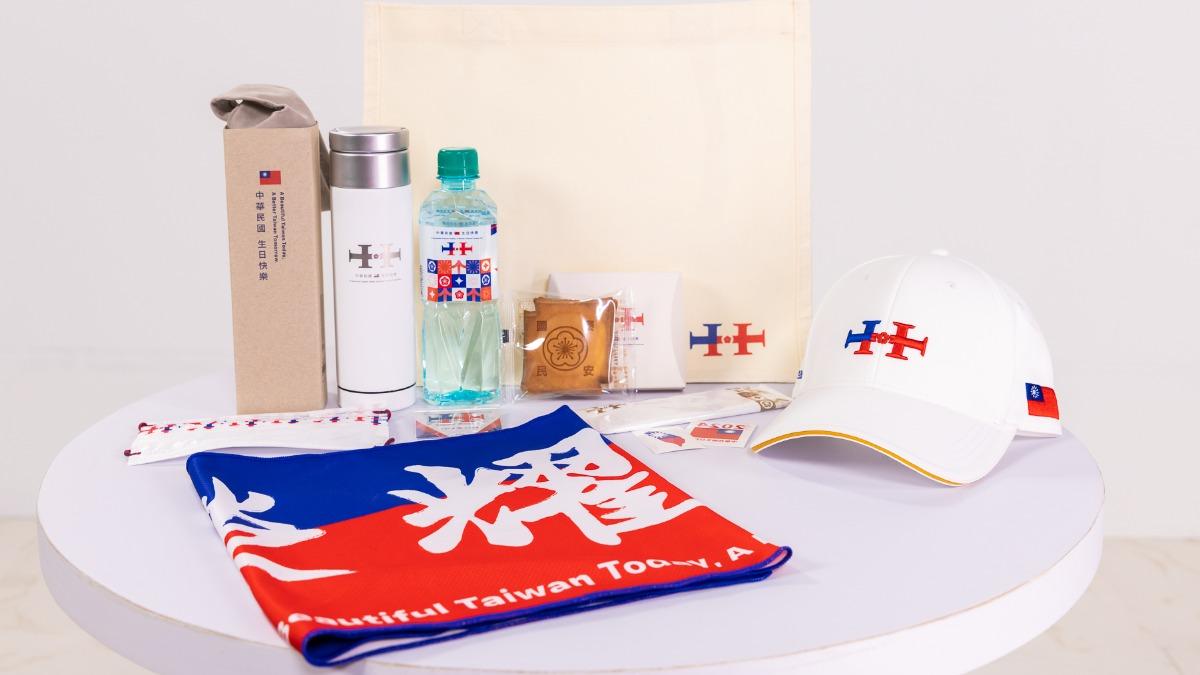 「滿滿中華民國元素」國慶紀念品開箱!限定煎餅、保溫杯超有誠意