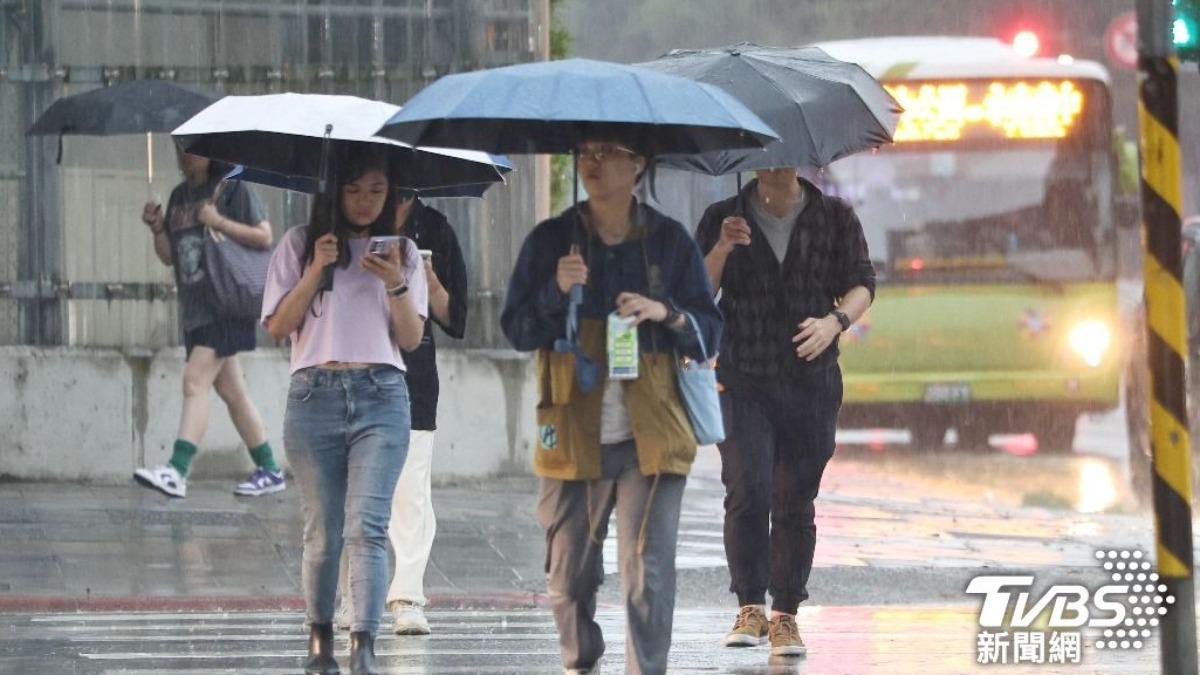 天氣／各地小退燒！入夜後鋒面狂掃「半個台灣難躲」　這天放晴空檔曝