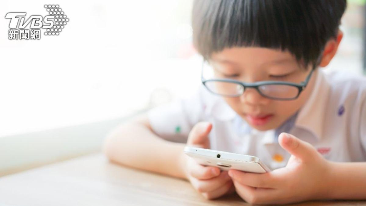 國小開學視力檢查！家長驚呆「幾乎全班淪陷」：台灣孩子怎麼了？