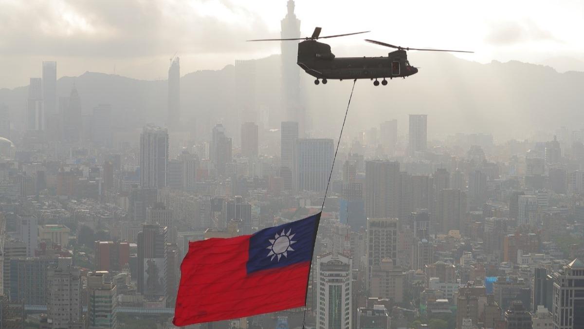 國慶演練!黑鷹直升機將飛越總統府 國軍10/2半兵力訓練