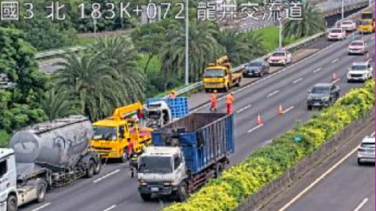 傷者右小腿骨折、意識不清。（圖／翻攝自高公局）