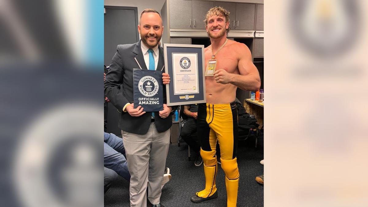 摔跤手Logan Paul，以近530萬美元的價格購買了全球最昂貴的寶可夢交易卡。（圖／翻攝自Guinness World Records）