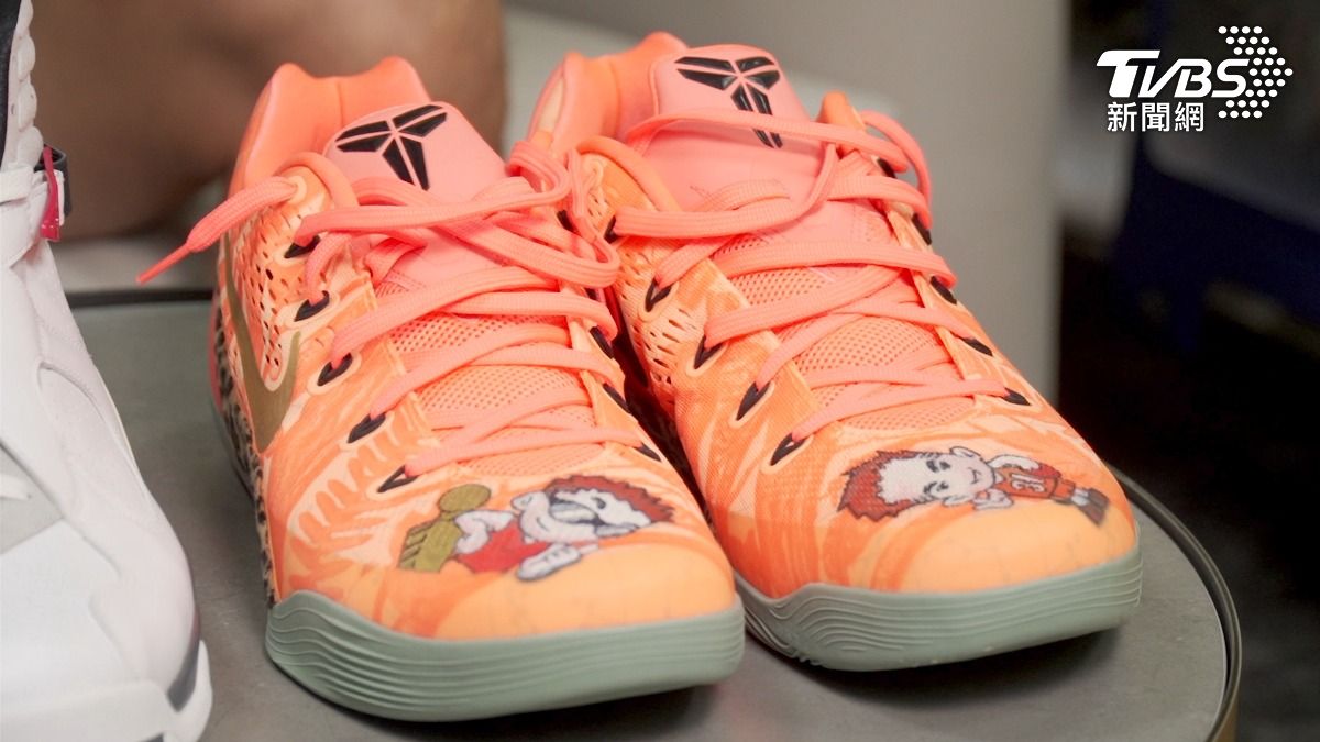 NIKE KOBE IX EM XDR Bright Mango Kobe 9。(圖/區國強攝)