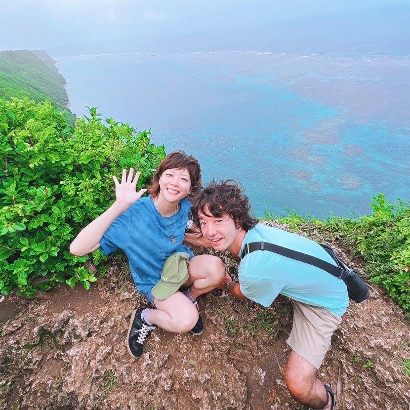 上野樹里跟先生疑似站在「三角點」拍照。(圖/翻攝自上野樹里IG)