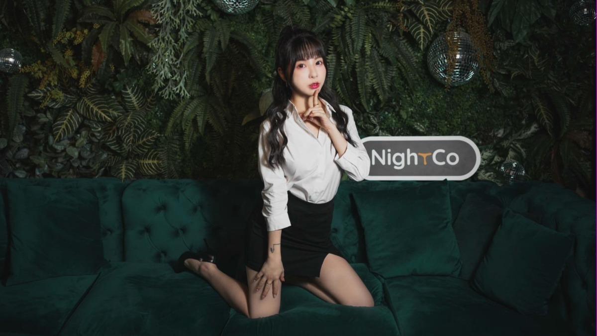 Tiny將開直播。(圖/Nightco提供)