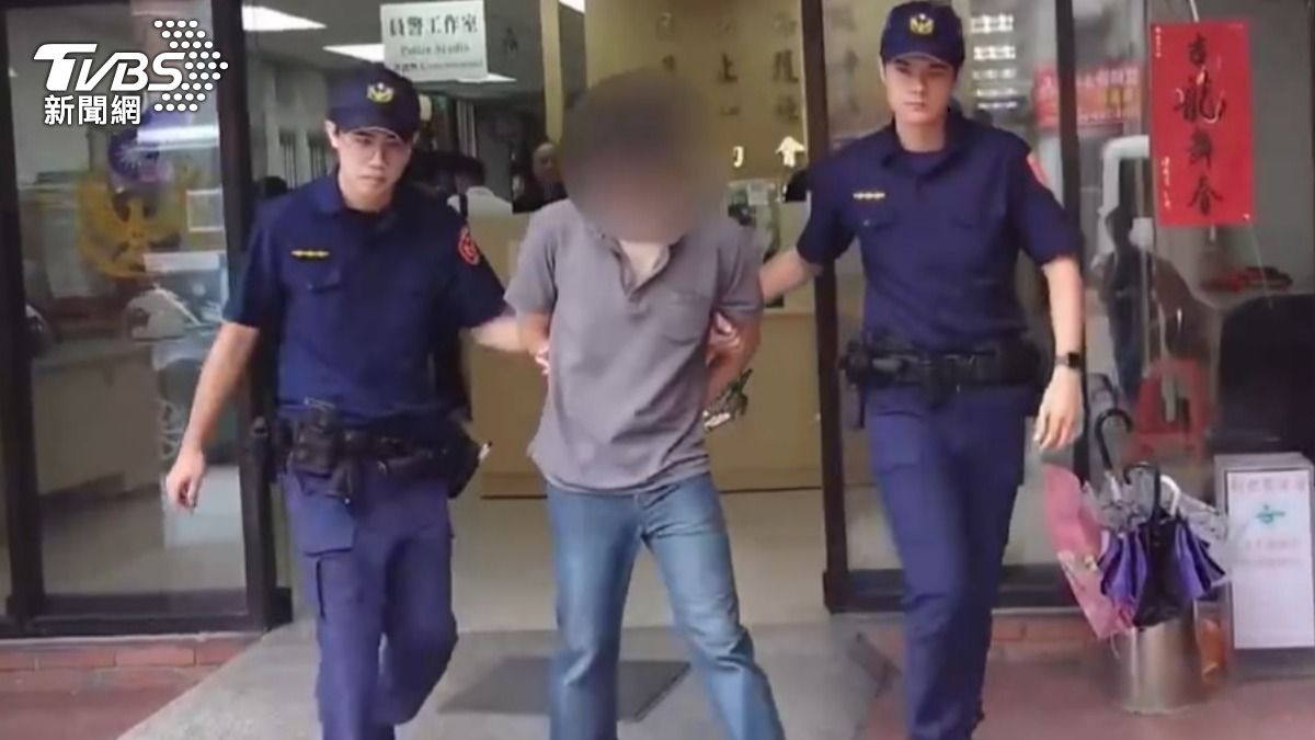新北通緝犯違停拒檢死命逃 他狼狽躲草叢「咬警一口」慘被壓制