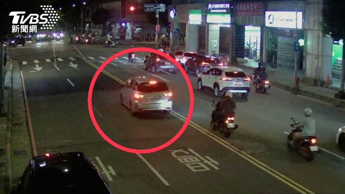 通緝犯違規停車還拒檢逃逸。（圖／TVBS）