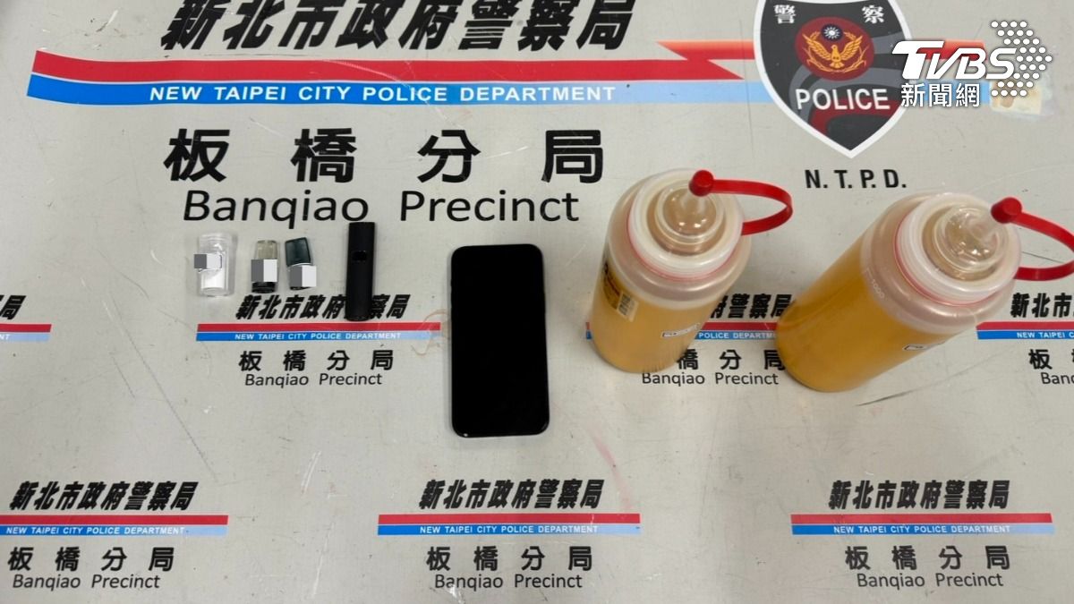 警方查扣依託咪酯菸油、菸彈、K他命。(圖/TVBS)