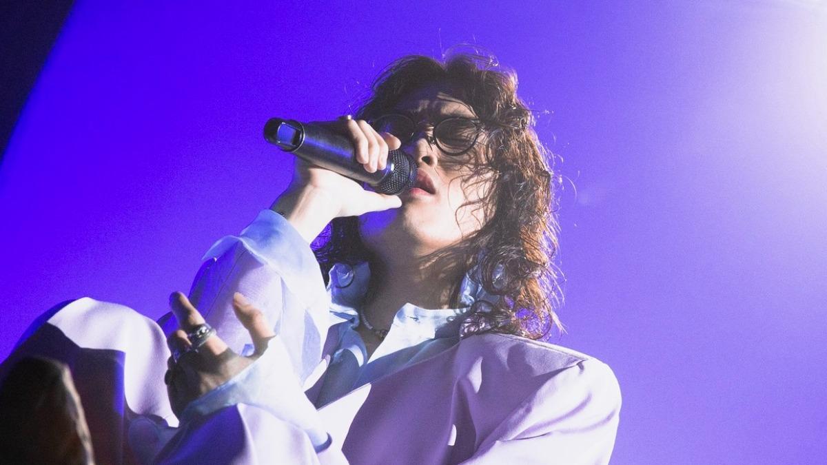 金曲男星「驚長腫瘤」！急送院開刀　爆哭：才得過癌症
