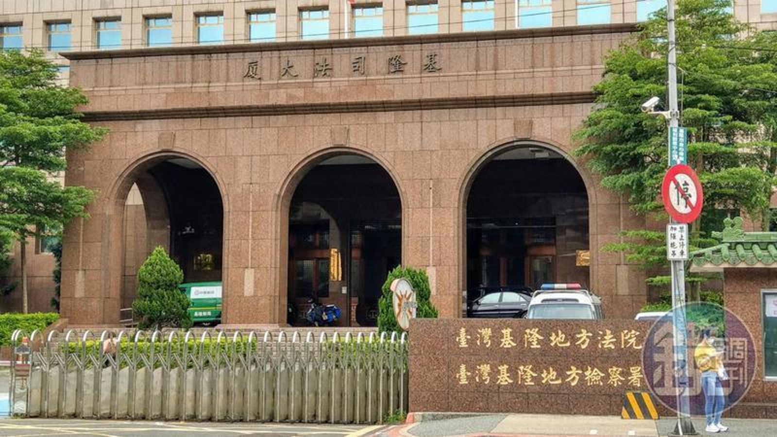 翹臀女店員收桌!男子凍未條伸鹹豬手「襲臀5秒鐘」 下場慘了