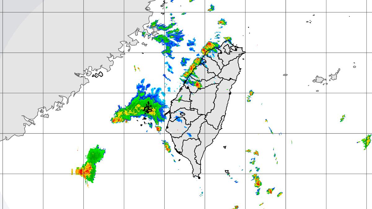 天氣/國家警報響了!大雷雨狂轟新北、基隆 慎防劇烈降雨、雷擊