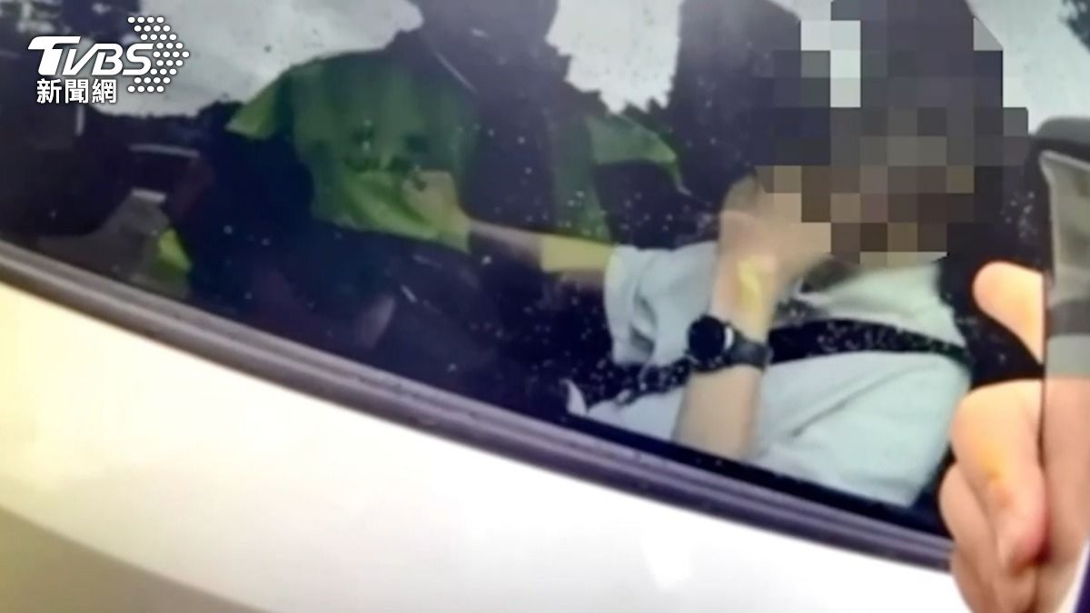 大安森林公園停車回堵!多元計程車不配合疏導還想撞警…駕駛慘了