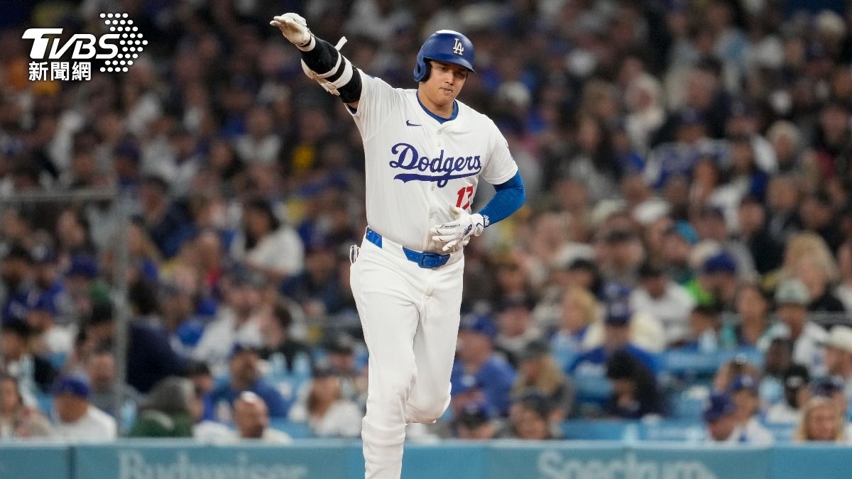大谷翔平在7局下敲出帶有超前分的一壘安打,幫助道奇登上國西王座。(圖/達志影像美聯社)