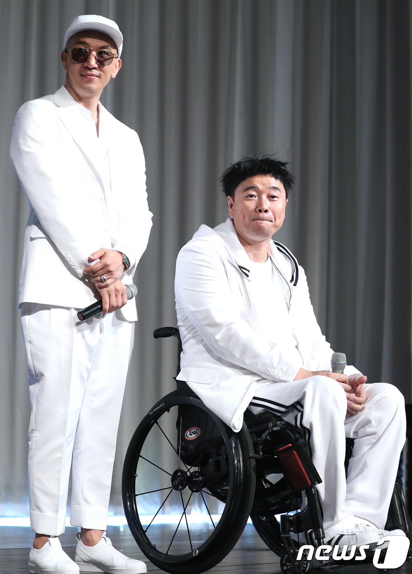 具俊曄(左)2017年跟姜元來一起現身酷龍出道20週年活動。(圖/news1提供)