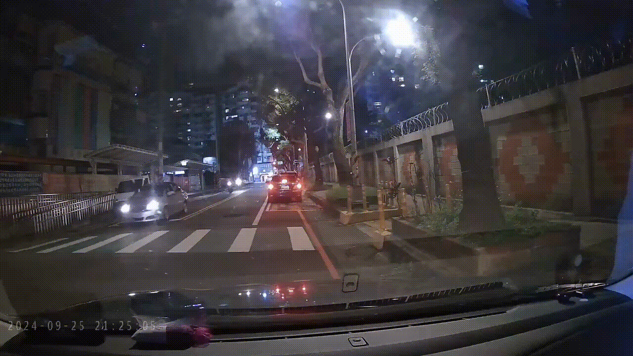小客車逆向超車。(圖/TVBS)