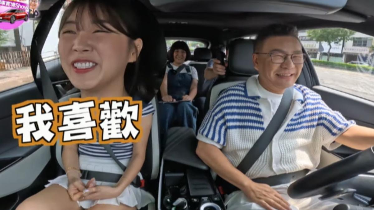 安芝儇想起自己的喜好，相當可愛地笑著用中文說「喝酒…啊！我喜歡！」（圖／地球黃金線）