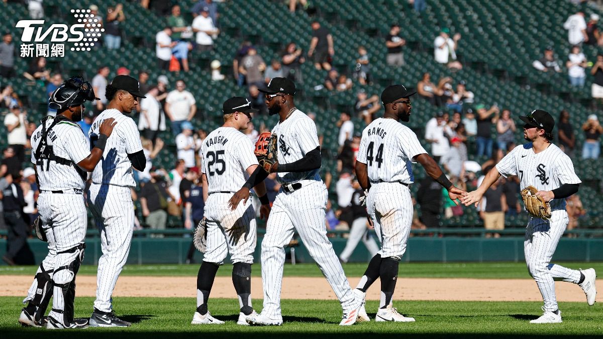 白襪憑藉單局灌7分的攻勢,避免在主場成為史上單季最多敗的球隊。(圖/達志影像路透社)
