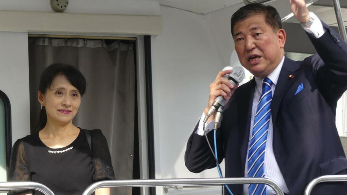 石破茂的妻子佳子（圖左）將成為第一夫人。（圖／翻攝自Nikkan Sports News）
