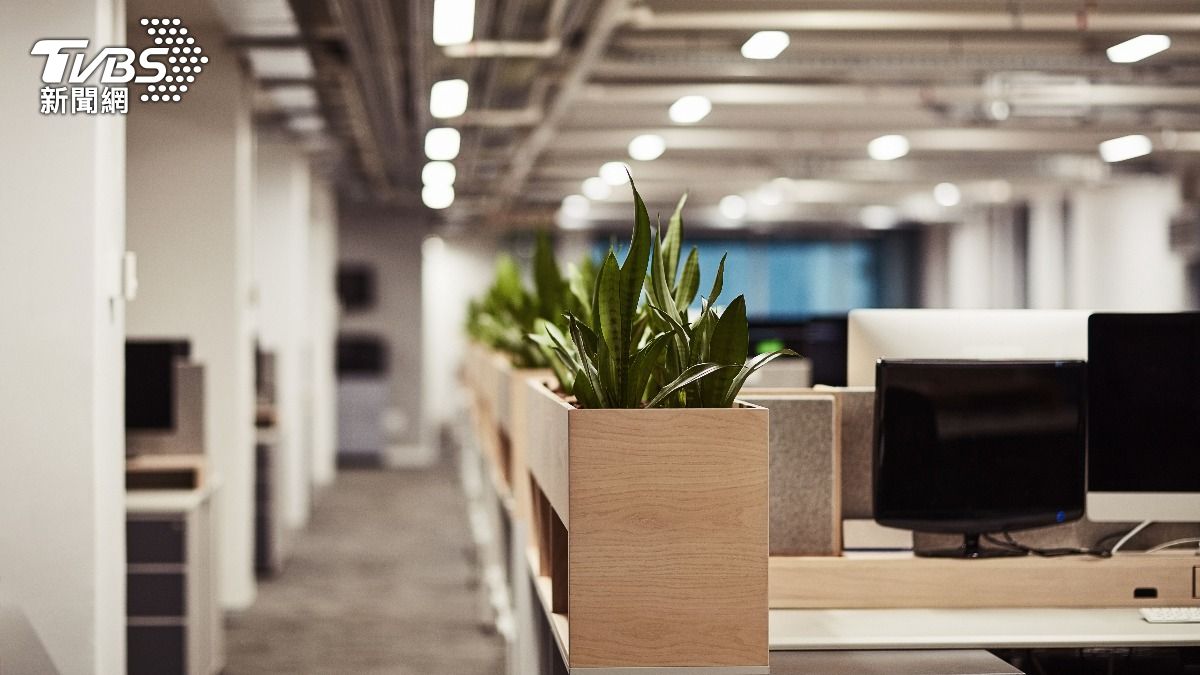 新人剛報到就想離職!全場見「1奇葩規定」氣炸:直接閃人