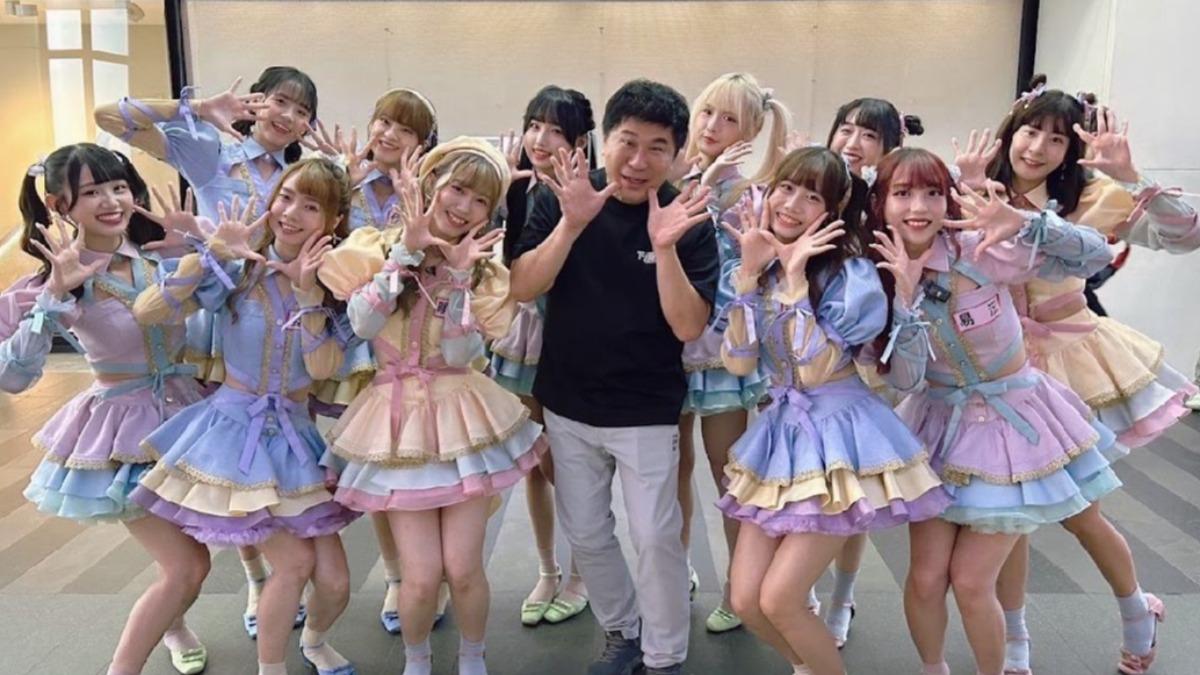 胡瓜嗨翻了!陪玩11正妹突喊「要脫嗎」 快閃信義區全被拍