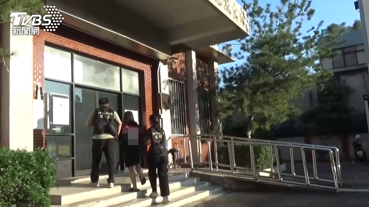 台中警方逮捕黃牛。（圖／TVBS）