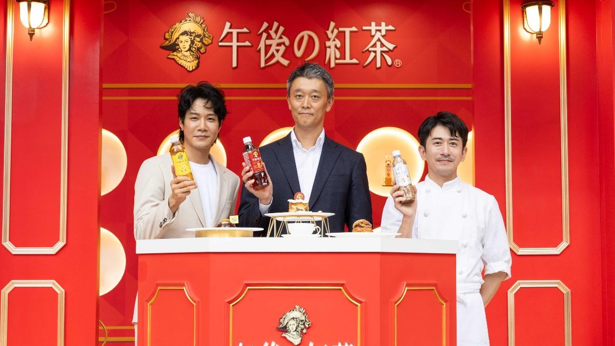 薛仕凌(左)與社長中川亮、折田主廚。(圖/午後の紅茶 提供 )