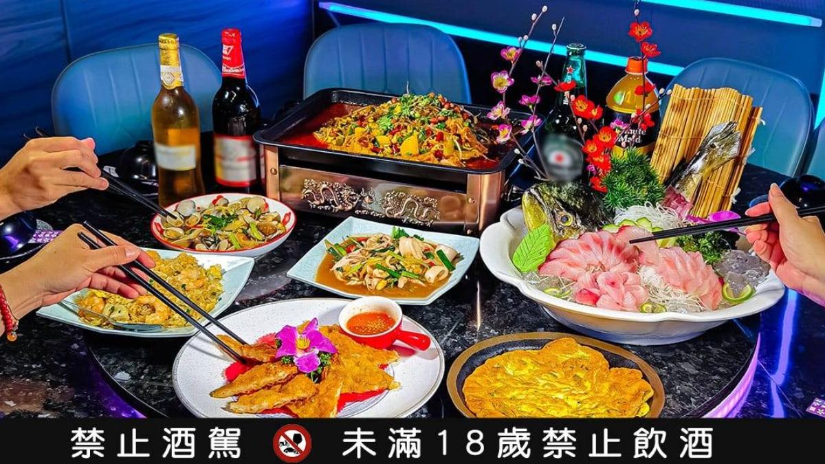 包廂可提供工商團體歡唱聚餐。(圖/饗食客棧。淘氣猴VS肥獅子的旅食天堂提供)