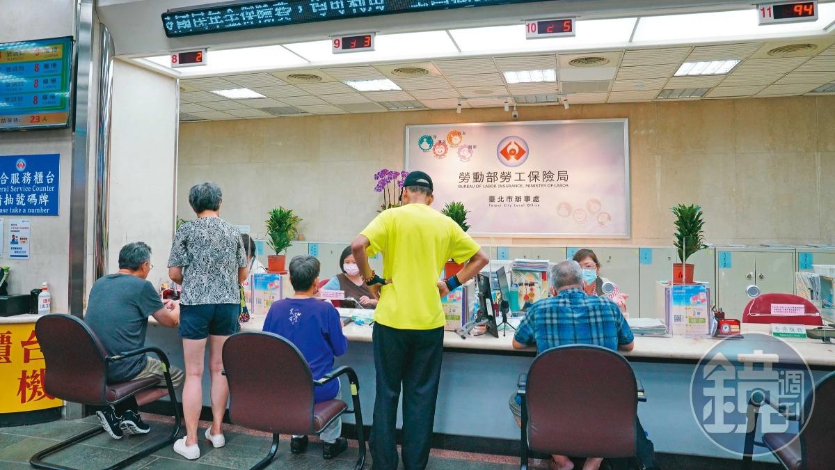 提早領打8折吃虧?勞保老年年金怎麼領最划算「一表揭答案」